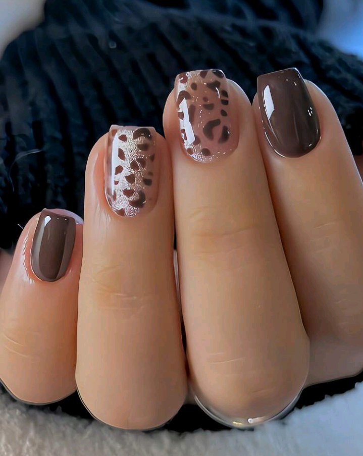 24pcs Rectangular Artificial Nail Tips, Instant Style Upgrade! Minimalist Elegant Brown Spotted Silver Glitter Caramel Brown Nails, Fashion Leopard Print Full Coverage Fake Nails For Women And Girls, Includes 1 Adhesive Sheet, 1 Mini Nail File, Jelly Gel,