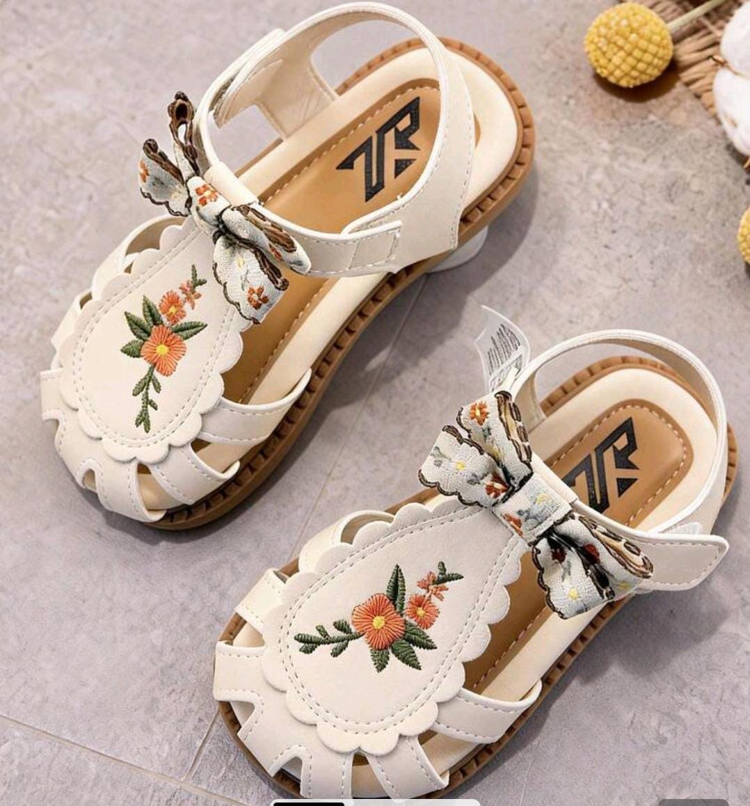 Summer New Girls' Fashion Closed Toe Sandals, Bowknot Embroidered Floral Decor, Toddler Anti-Collision Sandals, Classic Versatile, Soft Non-Slip, Casual Outing, Beach Holiday And Daily Wear