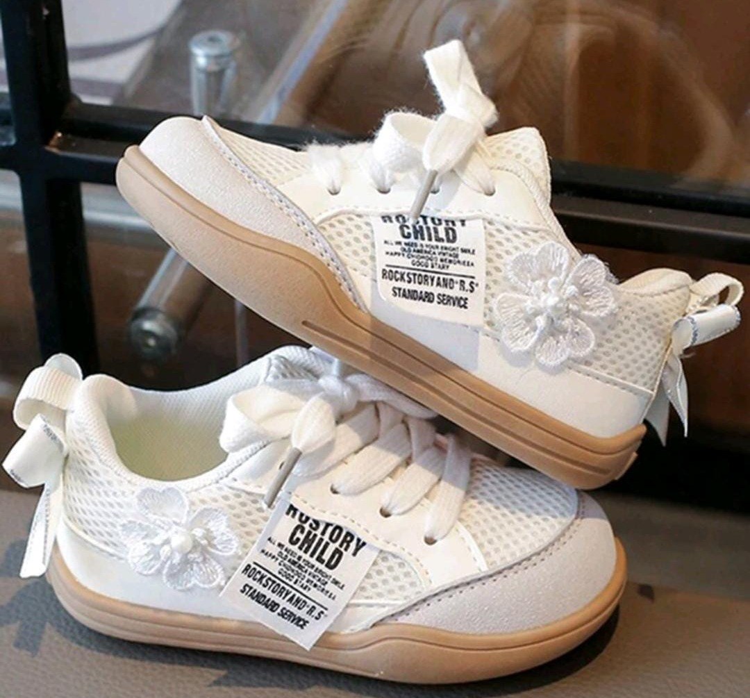 1 Pair Girls' Mesh White Sneakers, Soft Sole Breathable Baby Athletic Shoes With Pearl Flower Decoration